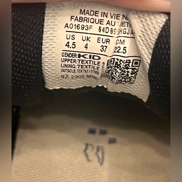 Kids Converse all star sneakers - Picture 8 of 9